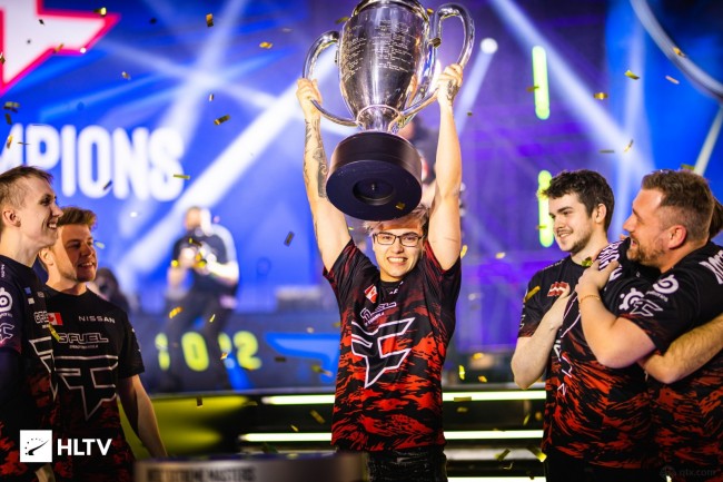 这能逆转吗？小三大嘴全力开火，击杀了 Leyan 团队处于巨大的劣势，扭转了局面