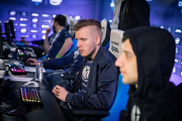 Leviatán 宣布 Desmo 晋升为主教练，接替 itopata 的职位