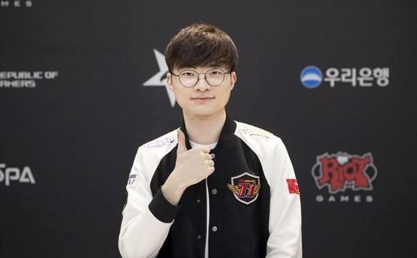 FURIA Esports 击败 NAVI，成为 2025 年 Thunderpick 世界锦标赛的冠军